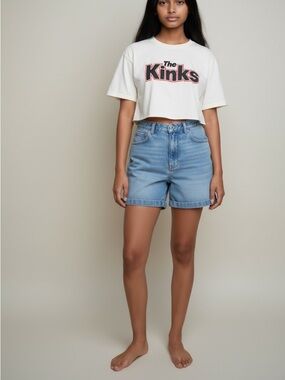 Vintage Bill Blass Jean Shorts 30 X 5 Light Wash Blue Denim High Rise 90 Y2K Mom